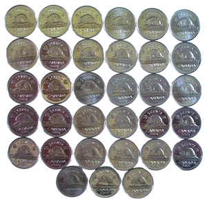 LOTE 33 PIEZAS CANADIENSES 5 CENTAVOS DE 2001 **** 33 PIEZAS DE 5 CENTAVOS CANADÁ DE 2001 - Imagen 1 de 6