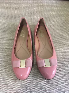 Beautiful Salvatore Ferragamo New Varina Blush Bow Patent Leather Flats 9.5 B - Picture 1 of 6
