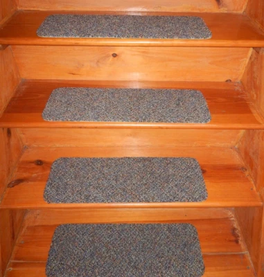 Alfombra alfombra escalera interior 15 peldaños 8" x 24" + aterrizaje 24" x 24" Foto 1 de 4