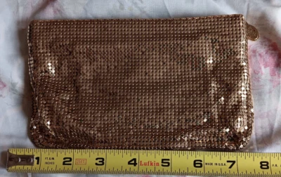 BOLSO WHITING AND DAVIS DE COLECCIÓN 1982 METAL Y TELA ORO DISCOTECA BRILLO PEQUEÑO 7 X 5 Foto 1 de 4