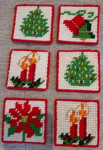 SET ~ 6 Handgefertigte Weihnachten Untersetzer Orn Kunststoff Leinwand Nadelspitze Filz Rückseite 3" - Bild 1 von 4
