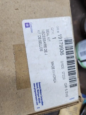 2004-2007 NOS  CADILLAC SRX NOS GM SEAL KIT REAR DIFFERENTIAL 19179936 - Image 1 of 4