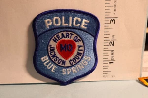 police patch   BLUE SPRINGS POLICE MISSOURI - Picture 1 of 1