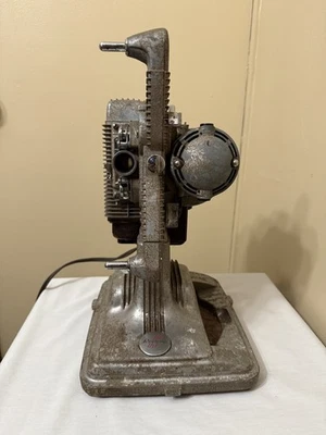Винтажный кинопроектор середины века Revere 85 8 мм от Revere Camera Co. - Изображение 1 из 4
