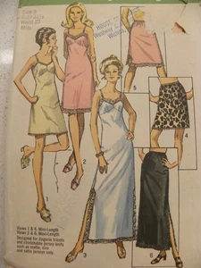 VINTAGE 70's Simplicity 9115 FULL or HALF SLIP Sewing Pattern Woman Size 8 UNCUT - Picture 1 of 3