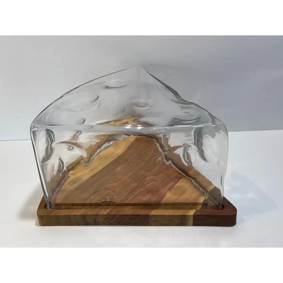 ¡ÚNICO! Tablero y cúpula de queso de madera de acacia KitchenCraft Artesà en forma de cuña Foto 1 de 4