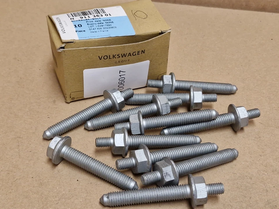 Skoda Seat Audi VW X10 Engine Bracket Screw M10x60/M8x12 Double Stud N91136301 - Image 1 of 4