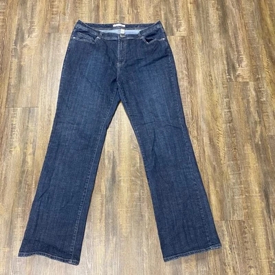 Pantalones de mezclilla elásticos Chicos Platinum Bootcut lavado oscuro talla 2,5 altos Foto 1 de 4