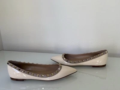 $890+ Zapatos planos de ballet VALENTINO Rockstud charol marfil 36 EU 6 EE. UU. Foto 1 de 4