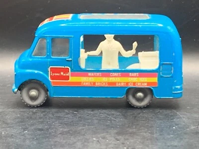 Matchbox MB47-B7: Commer Ice Cream Canteen (GPW) - Image 1 of 4