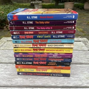 Fear Street R.L. Stine Lot of 14 Books Paperback books Vintage Super Chiler - Picture 1 of 8