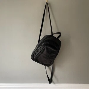 Damen-Rucksack Tasche Rucksack schwarz Leder Handtasche mit Reißverschluss mittel - Bild 1 von 8