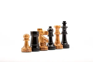 HOLZ Schachfiguren Schachfiguren SPANIEN OLIV 5 Königshöhen 90 mm - 3,5" in BOX - Bild 1 von 7