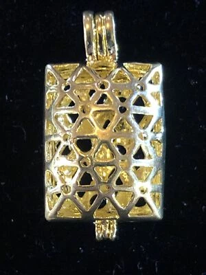 keepsake locked gold pendant - Image 1 of 4
