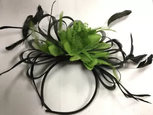 Diadema fascinadora negra y verde lima para boda carrera - Imagen 1 de 1