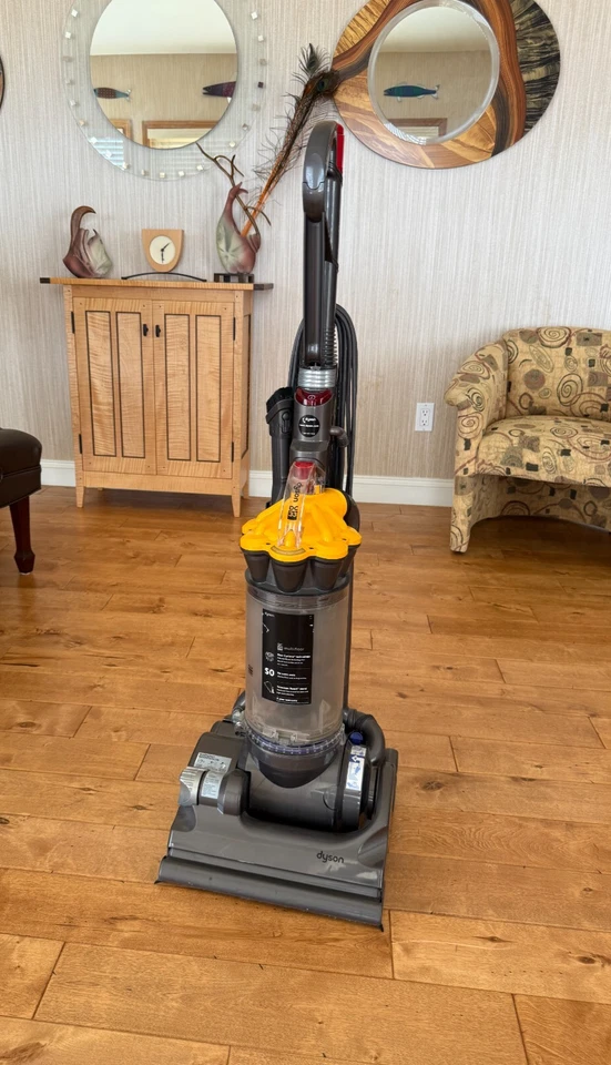 Dyson DC 33 Upright Vacuum Cleaner Yellow Multifloor Bagless - Image 1 of 1