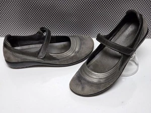 Naot Kirei Gr. 9 EU 40 Mary Jane Grau / Silber Wildleder Lackleder leicht getragen - Bild 1 von 11