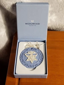 Wedgwood Jasperware Christmas Ornament Star & Ribbon – Blue & White – Made in En - Picture 1 of 3