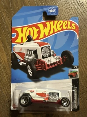 2023 Hot Wheels Max Steel 5/10 HW Roadsters 62/250 3+ Red White New - Image 1 of 3