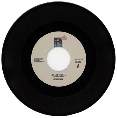 LEON THOMAS "LOVE EACH OTHER c/w L.O.V.E." 1970s MODERN SOUL - Image 1 of 2