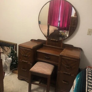 antique bedroom set, used but good condition, double bed size, 5 drawer chest - Picture 1 of 4