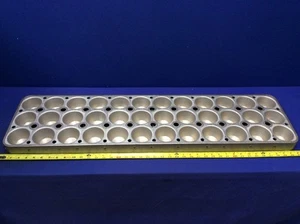 Rack Style 36 Hohlräume Muffin/Cupcake Form 40-1/4" L x 10-3/8" (3 Reihen x 12) - Bild 1 von 3