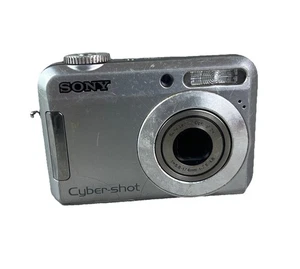 Sony Cyber-shot DSC-S650 7,2-MP-Digitalkamera silberfarben – WIE BESEHEN/FÜR TEILE - Bild 1 von 10