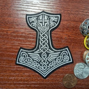 Mjolnir Aufnäher Thor Hammer Wikinger nordisch Volk Odinismus bestickt Bügelbild 3x3,5" - Bild 1 von 3