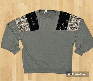Women’s Preowned Sequined Shoulder Cheetah Print Sweatshirt Pullover 7th Ray - Picture 1 of 6
