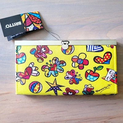 Romero Britto Wristlet Clutch Wallet  Flying Hearts Apple Bear Cat NEW with Tags - Изображение 1 из 4