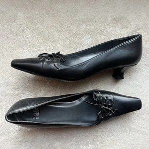 Zapatos de salón Stuart Weitzman de cuero negro con cordones delanteros tacón de gatito para mujer 7 N estrecho - Imagen 1 de 15