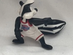Vintage Warner Bros. Pepe Le Pew Looney Tunes Collectible Figure 1996 RARE & HTF - Picture 1 of 8