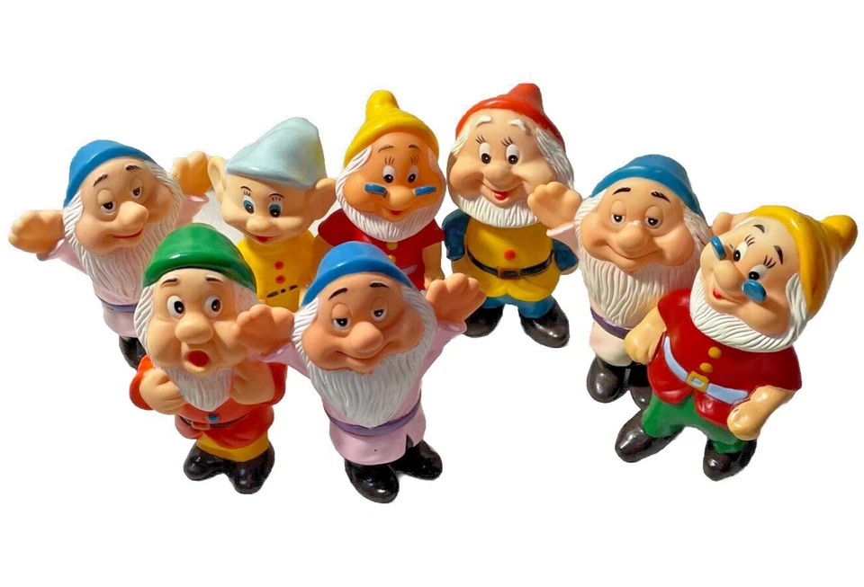 Винтажный лот товаров DISNEY БЕЛОСНЕЖНЫЙ И СЕМЬ ГНОМОВ резиновая игрушка гномы пластик - Изображение 1 из 4