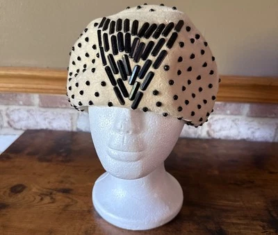 Винтажная шапка Adolfo Realities кремовый черный бисер бархатистый клоше геометрический дизайн - Изображение 1 из 4