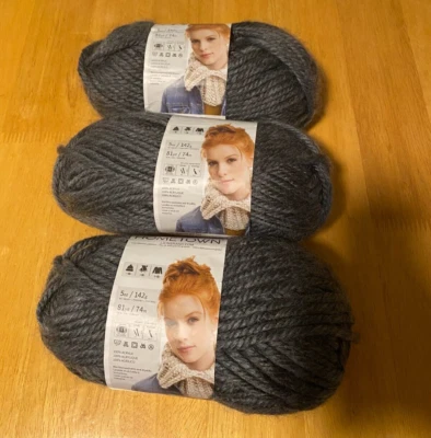 3 madejas Hometown Lion Brand hilo Chicago carbón #150 81 yardas cada una Foto 1 de 4