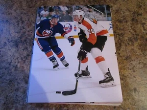 ISAAC RATCLIFFE UNSIGNED 8x10 MATTE PHOTO PHILADELPHIA FLYERS (A) - Picture 1 of 1