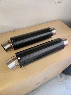 Silenciadores redondos de fibra de carbono DAN MOTO Foto 1 de 4