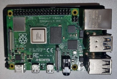 Raspberry Pi 4 Model B 8GB RAM+ 32GB MicroSD Sans Alimentation Sans Boitier - Photo 1/3