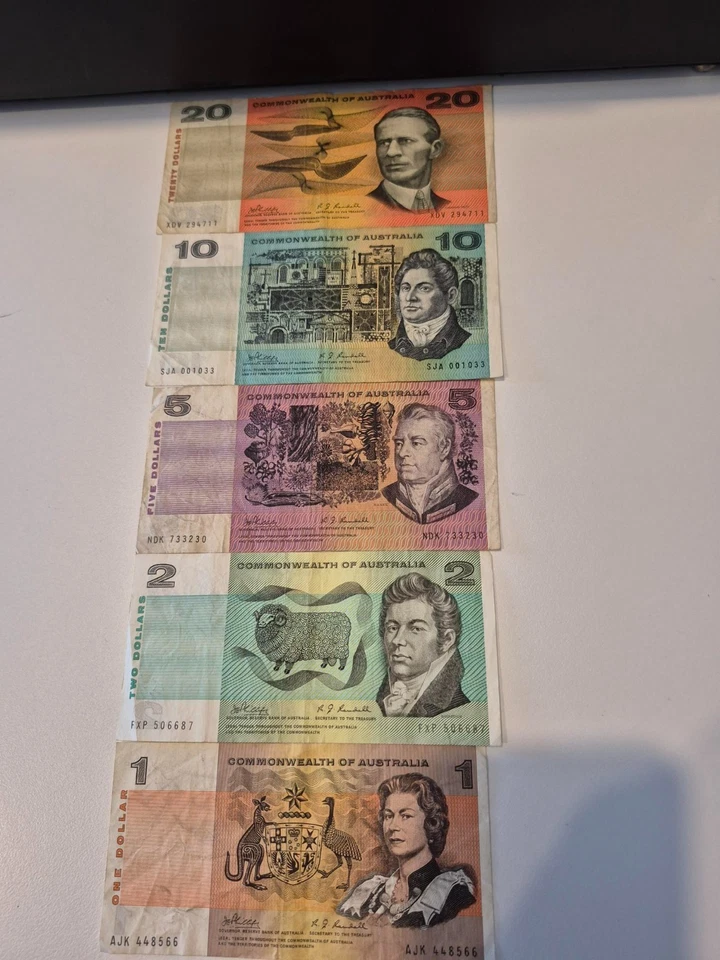 Australian Decimal Banknotes Set Commonwealth of Australia $1 $2 $5 $10 $20 - image 1 of 2