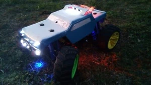 TUNING Buggys  Monstertrucks Flachbahner Alukarroserien & LED-Beleuchtung R/C - Bild 1 von 12