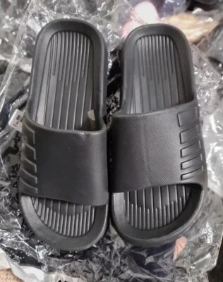 Zapatillas Deslizantes Negras con Rayas Blancas disponibles en Reino Unido Tallas 4 5 5 y 6 Foto 1 de 3