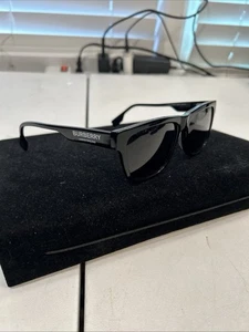 Burberry Sonnenbrille schwarz/grau B 4293 S - Bild 1 von 6