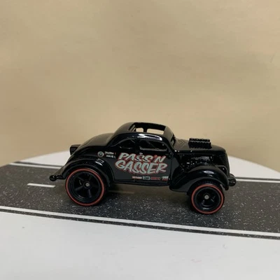 2010 Hot Wheels Larry's Garage 16/39 Pass'n Gasser Black w/RL-RR 5 Spoke 1:64 NM - Image 1 of 4