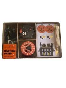 Meri Meri Something Wicked Halloween Cupcake kit 24 Cases and Toppers - Picture 1 of 7
