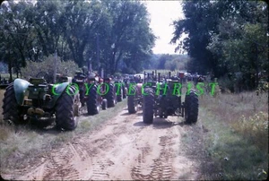 TRACTOR DESLIZANTE ORIGINAL DÉCADA DE 1960 desfile alineación de carreteras CRESCO IOWA John Deere - Imagen 1 de 1