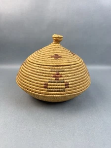 Vintage Alaskan Inuit Native American Coiled Grass Basket With Lid  - Picture 1 of 11