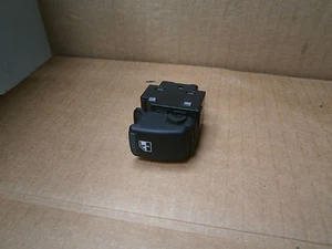 INTERRUPTOR VENTANA TRASERA KIA SPORTAGE 2006 - Imagen 1 de 1
