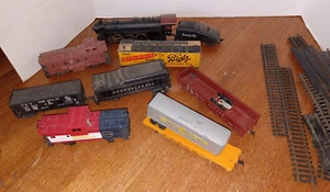 Mantua 9 PC. Locomotora Santa Fe escala Ho pesado y madera Blatz cerveza vagón de carga - Imagen 1 de 16