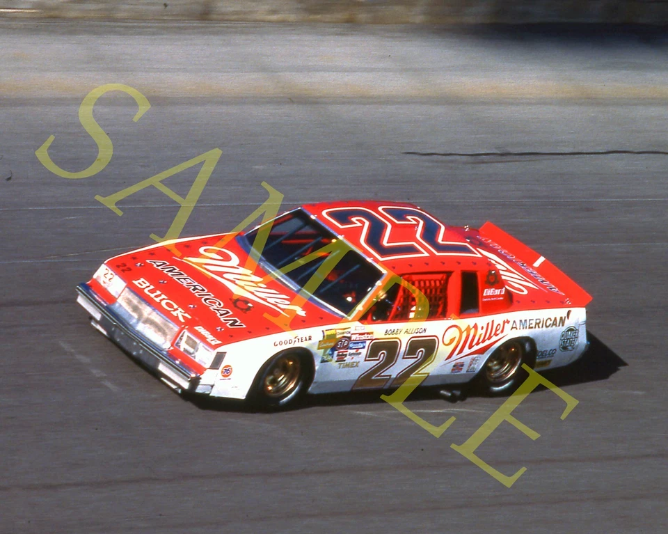 FOTO BRILLANTE #7A Bobby Allison #22 Miller American on Track at Daytona 8X10 Foto 1 de 1