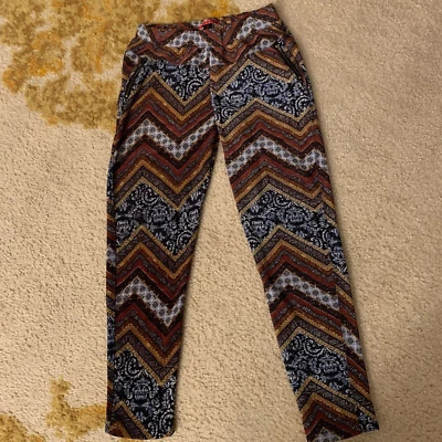 Hot Kiss.  Tamanho 1X.  Calças elásticas cônicas.  Bolsos.  Enfeites com zíper.  B66. - Imagem 1 de 4